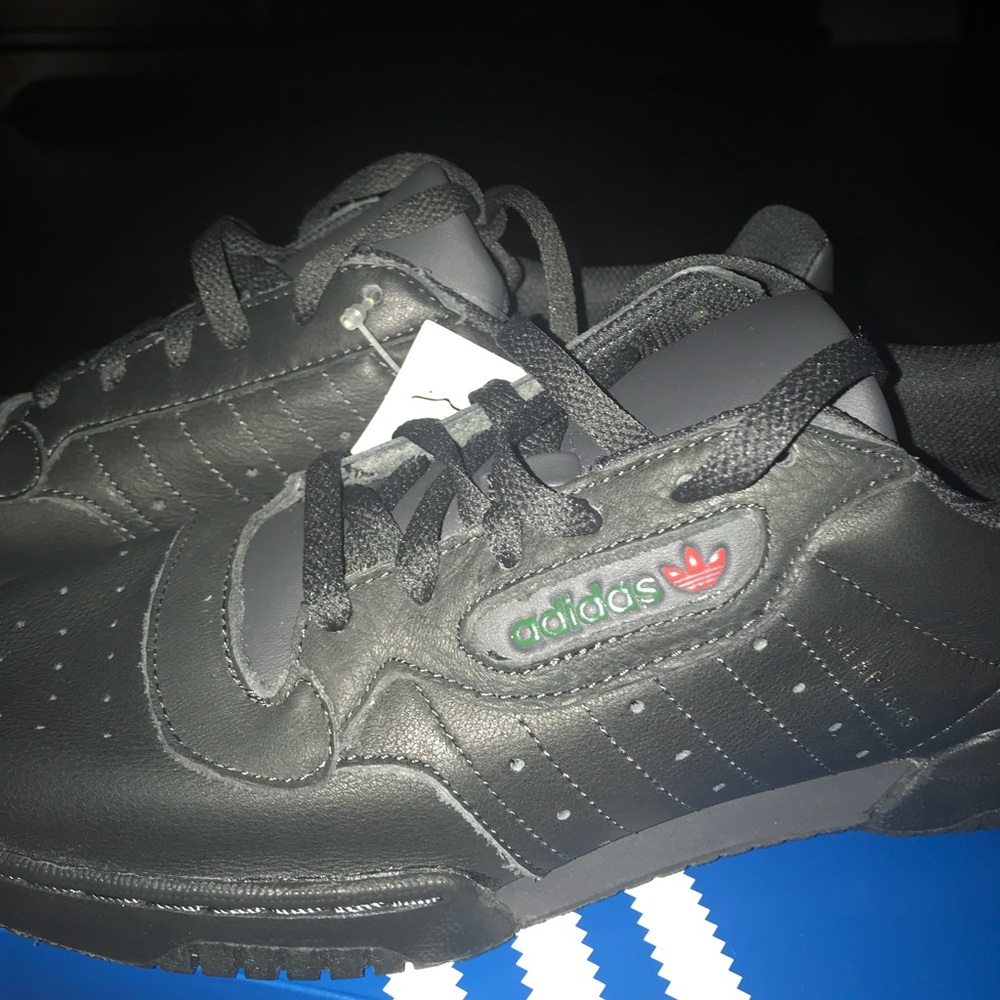 Yeezy Powerphase CBLACK / SUPCOL NWT Size 10 Men’s